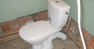 Установка приставного унитаза в Рыбинске - монтаж и подключение, СантехДомРбн от 5204 рублей